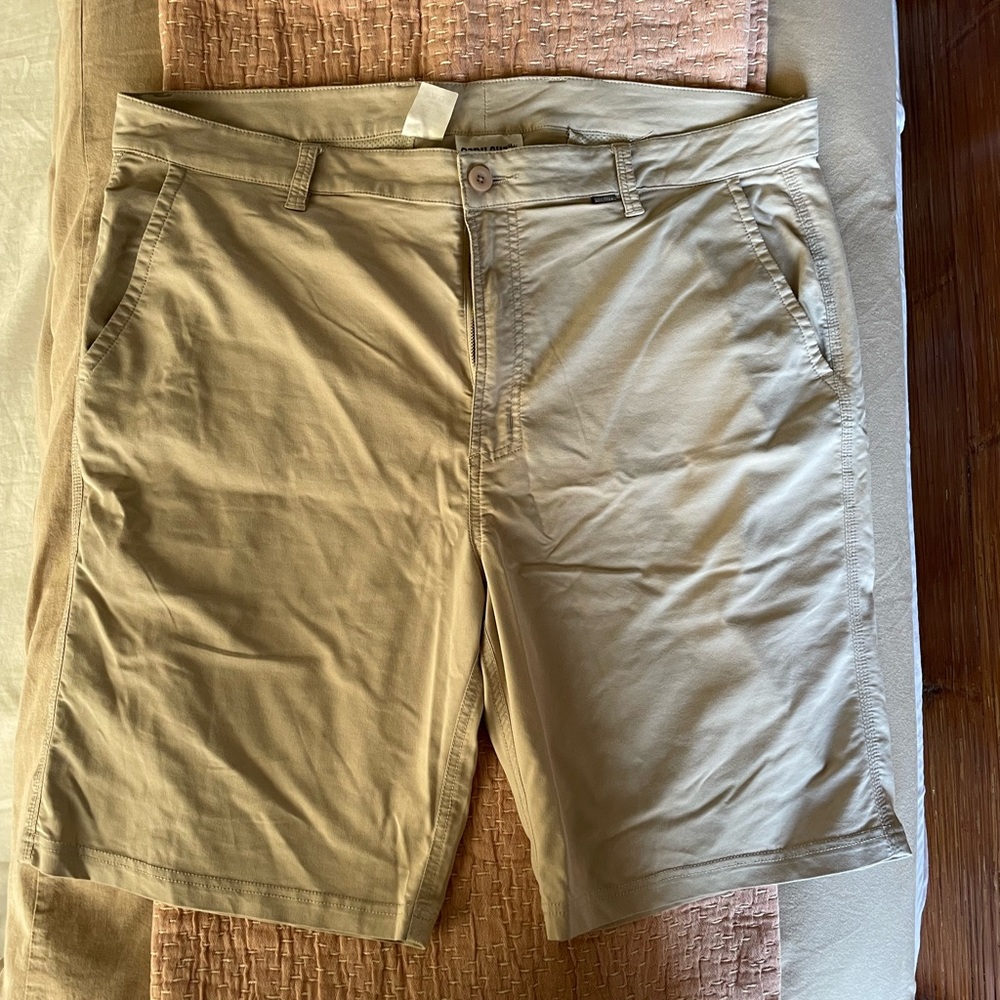 Cariloha Men’s Khaki Shorts